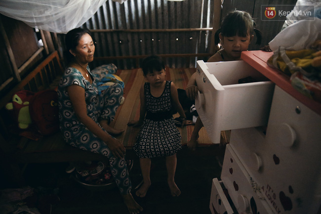 Cuộc sống nơi xóm nghèo Cần Thơ của 2 bé gái bị người cha Hàn Quốc chối bỏ - Ảnh 11.