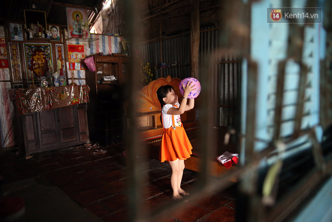 Cuộc sống nơi xóm nghèo Cần Thơ của 2 bé gái bị người cha Hàn Quốc chối bỏ - Ảnh 15.