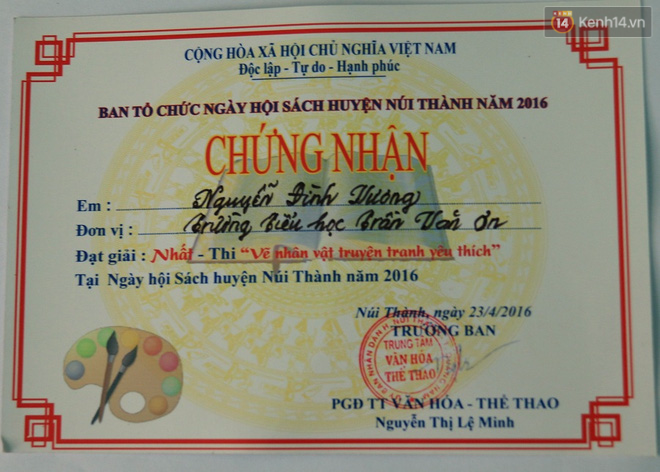 Cậu bé người rắn ở Quảng Nam: Hồi trước các bạn bỏ chạy vì sợ, nhưng giờ nhiều bạn thân với con lắm - Ảnh 12.