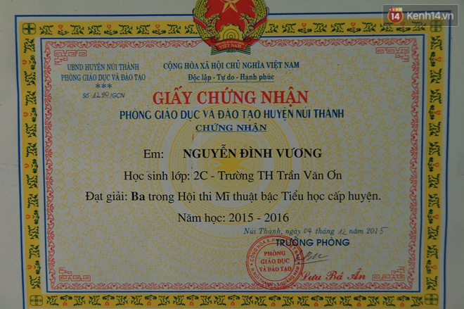 Cậu bé người rắn ở Quảng Nam: Hồi trước các bạn bỏ chạy vì sợ, nhưng giờ nhiều bạn thân với con lắm - Ảnh 13.