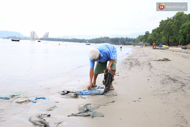 Ông bụt suốt 6 năm nhặt rác không công trên bãi biển Đà Nẵng - Ảnh 8.