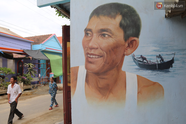 Có một ngôi làng chài ở Việt Nam trở nên tuyệt đẹp dưới đôi tay của các họa sỹ Hàn Quốc - Ảnh 2.