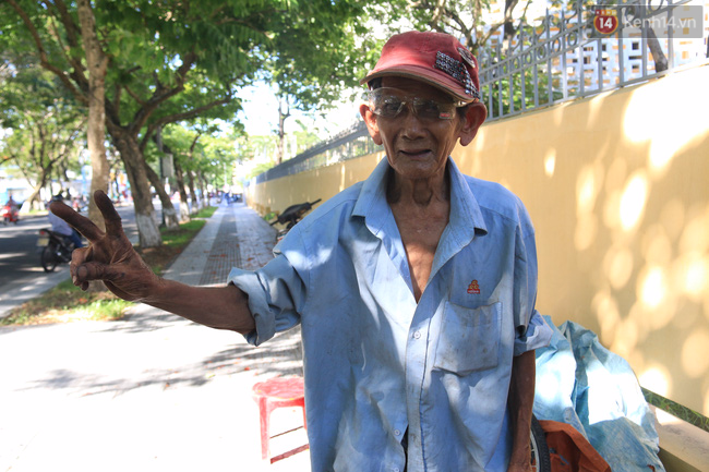 &Ocirc;ng Điếu x&igrave; tin 20 năm sửa xe miễn ph&iacute; cho nhiều thế hệ sinh vi&ecirc;n ĐH Sư phạm Huế - Ảnh 6.