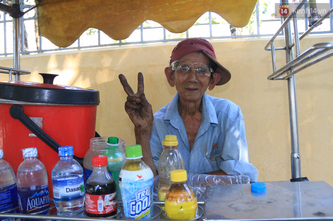 &Ocirc;ng Điếu x&igrave; tin 20 năm sửa xe miễn ph&iacute; cho nhiều thế hệ sinh vi&ecirc;n ĐH Sư phạm Huế - Ảnh 10.