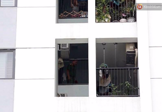 Hà Nội: Ở nhà một mình, bé 6 tuổi trèo ra ban công tầng 11 và rơi xuống tử vong  - Ảnh 1.