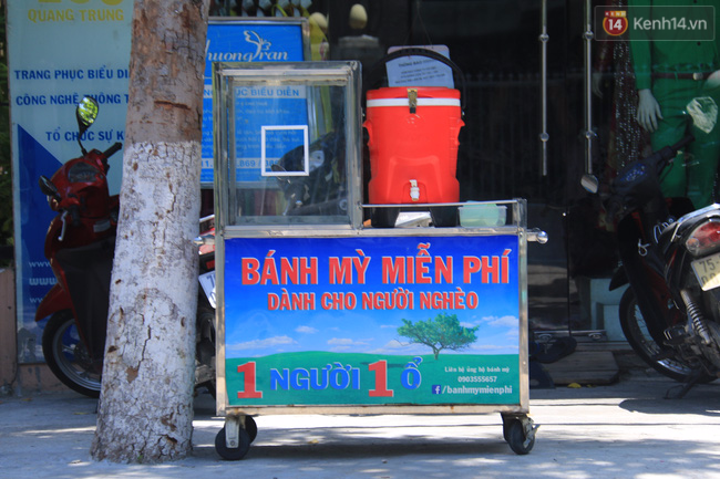 Chủ tủ b&aacute;nh m&igrave; từ thiện n&oacute;i g&igrave; về clip vứt b&aacute;nh m&igrave; khi được nhắc mỗi người chỉ lấy 1 ổ? - Ảnh 6.