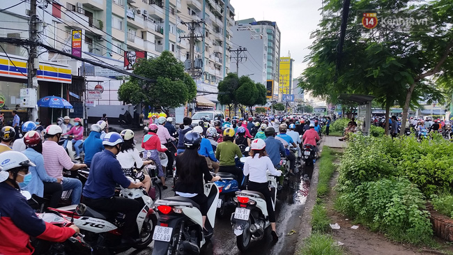 Tai nạn nghiêm trọng giữa xe buýt và xe bồn trước công viên Lê Thị Riêng - Ảnh 5.