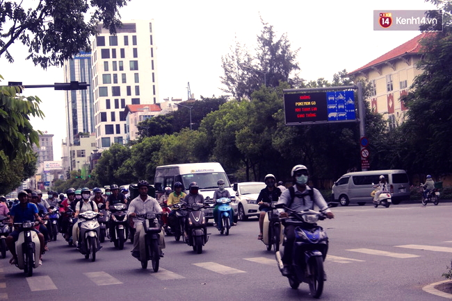 Không Pokemon Go khi tham gia giao thông - Sài Gòn chính thức có biển cảnh báo game thủ trên đường phố - Ảnh 2.