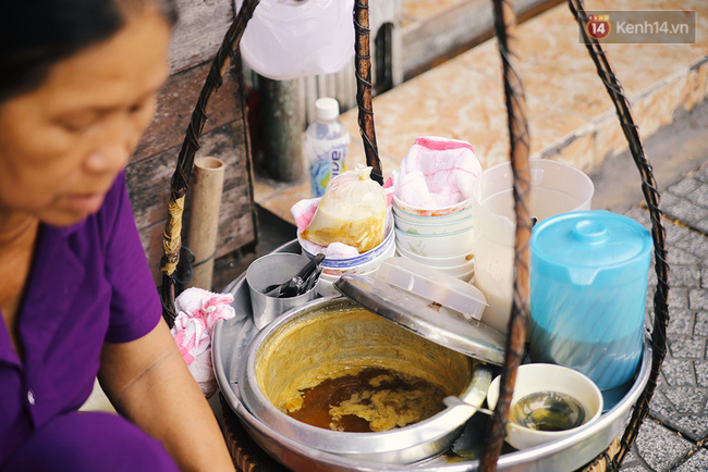 Gánh tàu hũ hot nhất Sài Gòn những ngày qua: Tồn tại đã 30 năm, 3 tiếng buổi sáng là bán hết veo! - Ảnh 7.