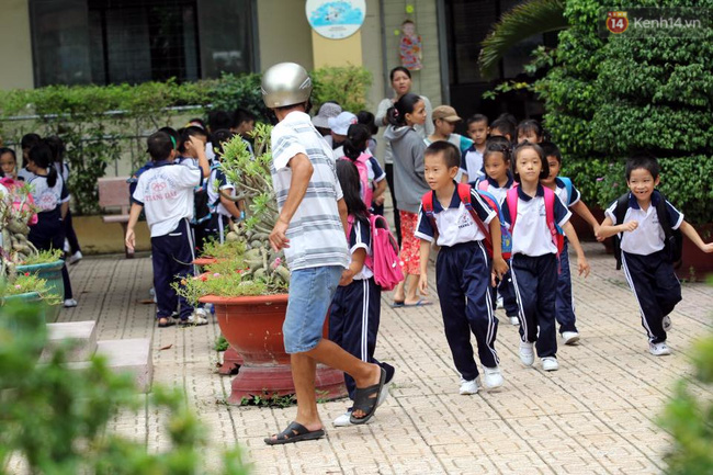 Sở GD&ĐT tỉnh Đồng Nai lên tiếng về việc học sinh lớp 1 phải ký văn bản cam kết an toàn giao thông - Ảnh 2.