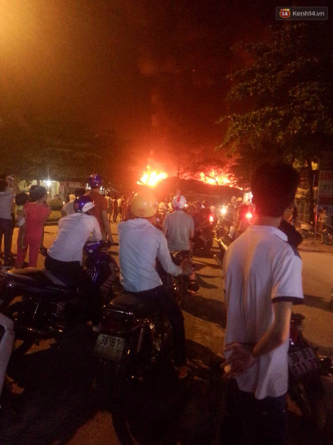 Hà Tĩnh: Cháy chợ trong đêm, gần 1.000 tiểu thương trở tay không kịp - Ảnh 3.