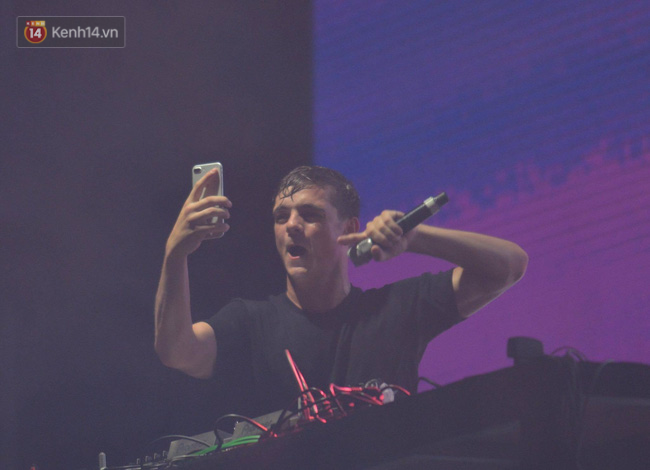 Kh&aacute;n giả cuồng nhiệt x&otilde;a hết cỡ trong đ&ecirc;m nhạc của Martin Garrix - Ảnh 43.