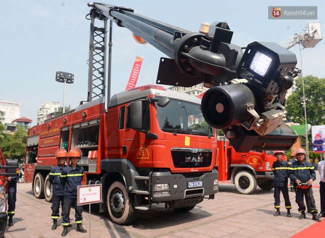 Trình diễn kỹ năng mềm, thiết bị phòng cháy chữa cháy và cứu hộ cứu nạn tại Hà Nội - Ảnh 12.