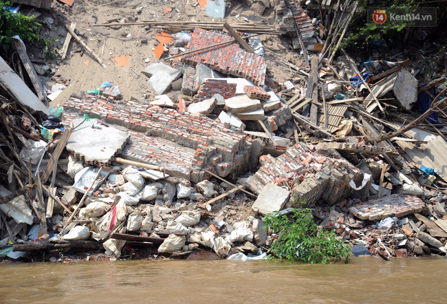 Hà Nội: Người dân hoang mang sống trong cảnh nhà đang ở bỗng trôi tuột xuống sông Hồng - Ảnh 4.