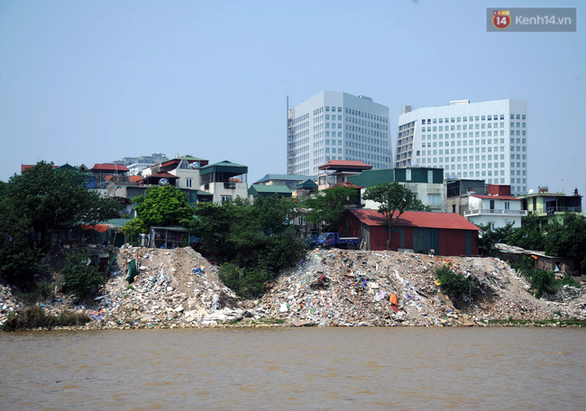 Hà Nội: Người dân hoang mang sống trong cảnh nhà đang ở bỗng trôi tuột xuống sông Hồng - Ảnh 3.