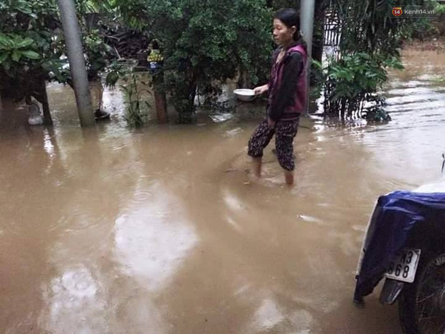 Đang mưa rất to ở Quảng Bình, nguy cơ lũ chồng lũ - Ảnh 1.