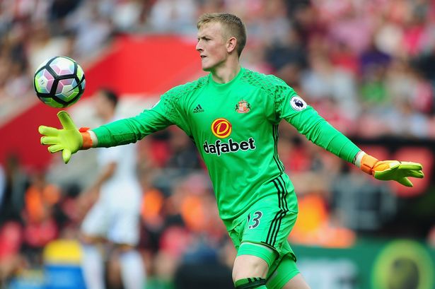 Rooney bất lực trước thủ th&agrave;nh lọt tốp những pha cản ph&aacute; xuất sắc nhất v&ograve;ng 17 Ngoại hạng Anh - Ảnh 2.