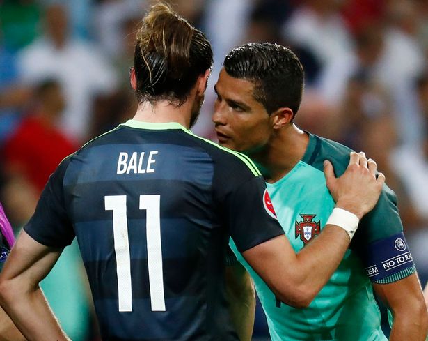 Ronaldo an ủi Bale, xóa tan nghi ngờ chiến tranh giữa các vì sao - Ảnh 3.