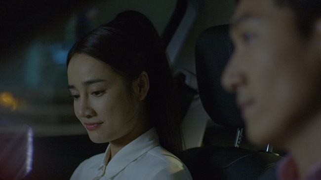 Linh (Nh&atilde; Phương) nắm tay Phong (Mạnh Trường) trước mặt Junsu (Kang Tae Oh) - Ảnh 2.