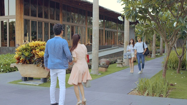 Linh (Nh&atilde; Phương) nắm tay Phong (Mạnh Trường) trước mặt Junsu (Kang Tae Oh) - Ảnh 9.