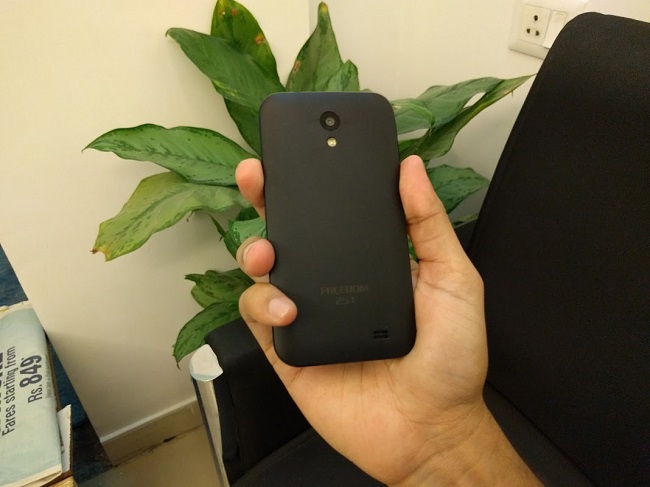 Cận cảnh chiếc smartphone c&oacute; gi&aacute; chưa tới trăm ngh&igrave;n đồng - Ảnh 4.