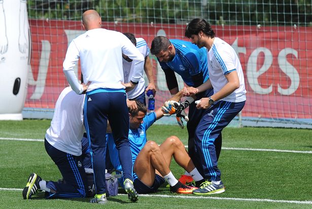 Ronaldo bất ngờ dính chấn thương trước chung kết Champions League - Ảnh 3.
