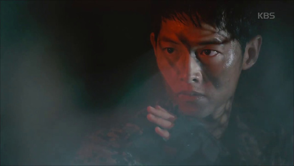 Cứ tưởng sunbae Yoo Jung là hoàn hảo nhất, cho đến khi xuất hiện soái ca quân nhân Song Joong Ki này! - Ảnh 17.