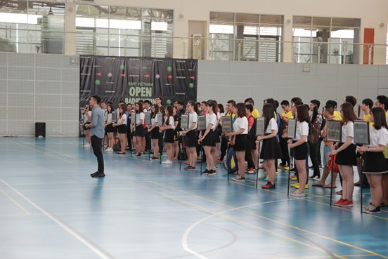 Xem không khí của buổi lễ khai mạc Giải cầu lông trường RMIT - Ảnh 1.