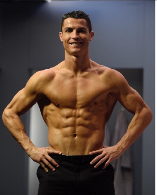Cơ thể Ronaldo còn hoàn hảo hơn cả ảnh Photoshop - Ảnh 2.
