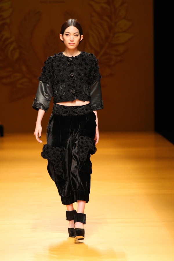 NTK Công Trí mang hồn lúa Việt đến Tokyo Fashion Week - Ảnh 19.