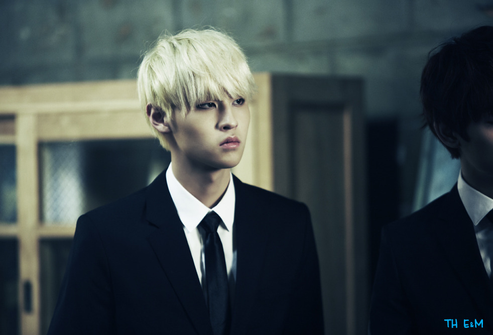 Mr mr out. Mr mr mr beast. группа mr. Mr mr kpop. Mr mr kpop.