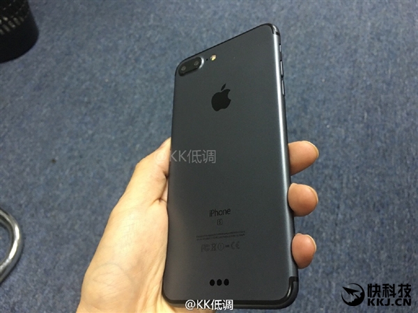 Ngắm iPhone 7 Plus bản màu đen nam tính và đầy tinh tế - Ảnh 1.