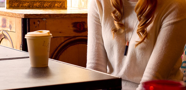 Đeo v&ograve;ng cổ giữ hương thơm để biến th&agrave;nh chai nước hoa di động - Ảnh 6.