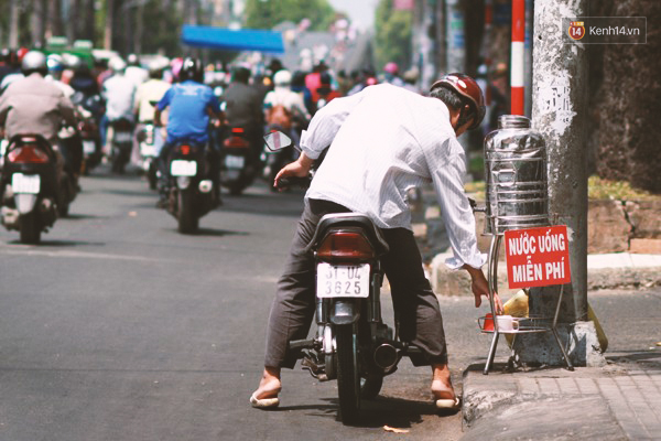 Người giàu vào ăn cơm 2000 đồng, 3 ổ bánh mì từ thiện, và chuyện hãy lo mà sống tình nghĩa với nhau đi... - Ảnh 4.