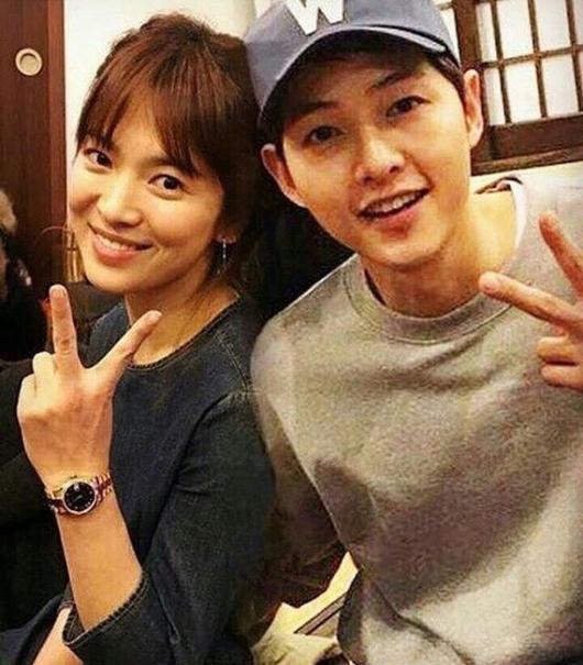 Song Hye Kyo khiến fan bấn loạn khi gửi xe đồ ăn cổ vũ tinh thần Song Joong Ki - Ảnh 2.