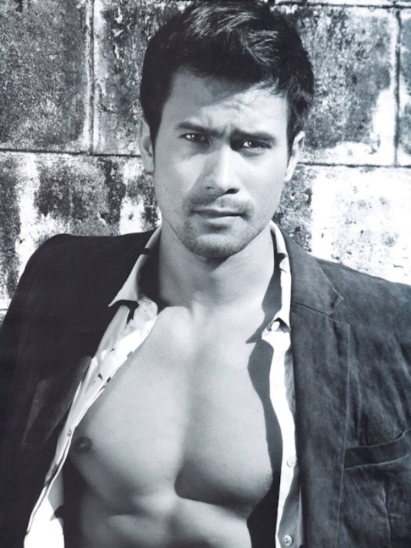 Rộ tin Hoa hậu Ho&agrave;n vũ 2015 hẹn h&ograve; với nam diễn vi&ecirc;n điển trai - Ảnh 5.