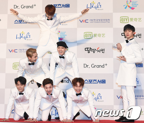 Dàn mỹ nhân Kpop khoe chân dài nõn nà tại thảm đỏ Seoul Music Awards - Ảnh 24.