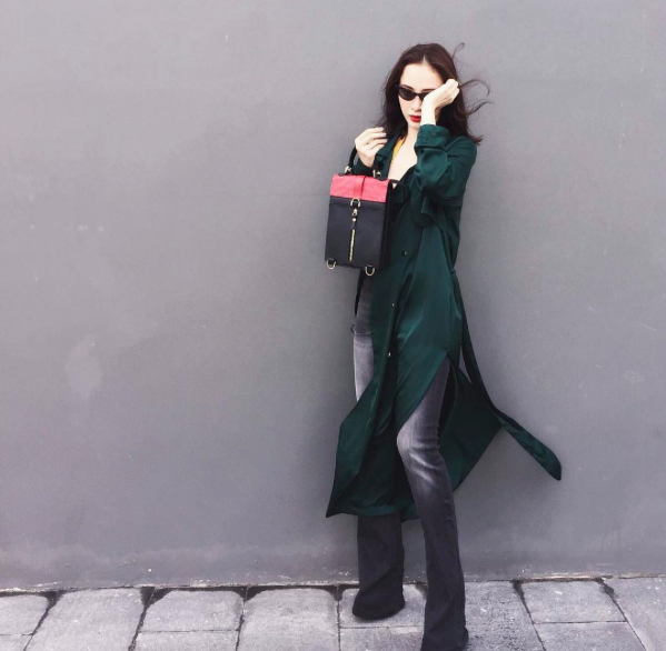C&ograve;n đ&acirc;u h&igrave;nh ảnh qu&ecirc; m&ugrave;a khi xưa, những mỹ nh&acirc;n n&agrave;y đ&atilde; biết c&aacute;ch tỏa s&aacute;ng như fashionista rồi! - Ảnh 3.