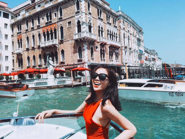 C&ograve;n đ&acirc;u h&igrave;nh ảnh qu&ecirc; m&ugrave;a khi xưa, những mỹ nh&acirc;n n&agrave;y đ&atilde; biết c&aacute;ch tỏa s&aacute;ng như fashionista rồi! - Ảnh 12.