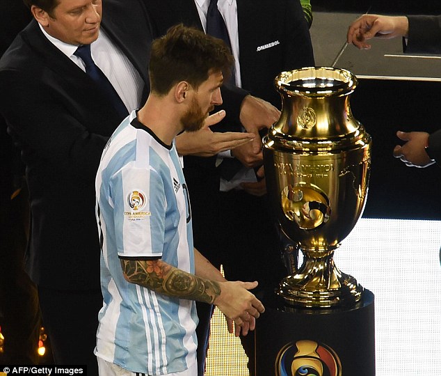 Messi và những khoảnh khắc thấm đẫm nước mắt cùng Argentina - Ảnh 6.