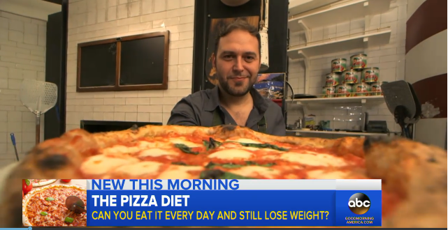 Người đàn ông giảm được 45kg trong 7 tháng nhờ ăn pizza - Ảnh 2.