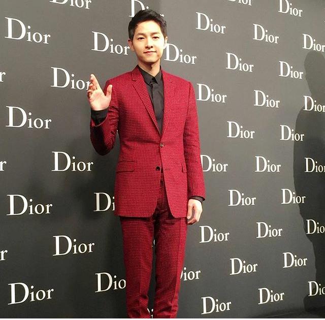 Xin chết trước vẻ lịch lãm của Song Joong Ki tại show diễn Dior - Ảnh 1.