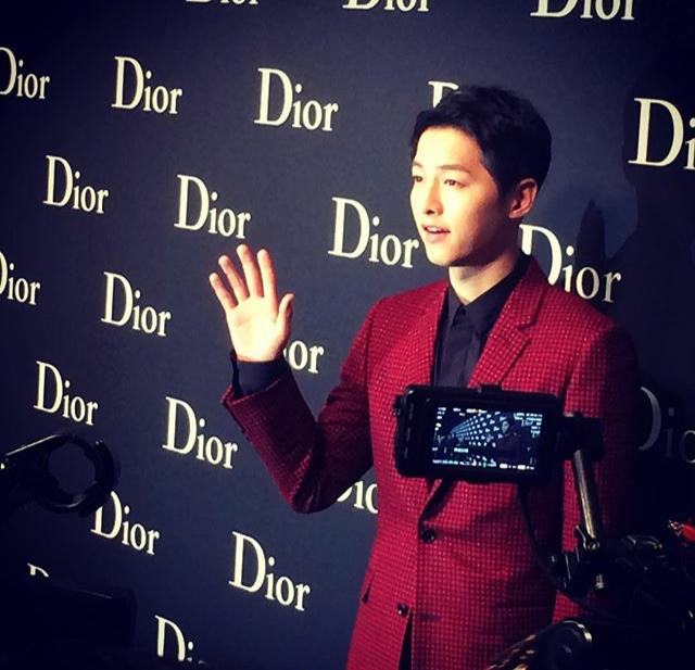Xin chết trước vẻ lịch lãm của Song Joong Ki tại show diễn Dior - Ảnh 9.