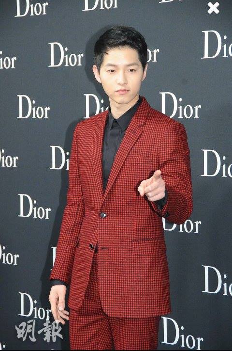 Xin chết trước vẻ lịch lãm của Song Joong Ki tại show diễn Dior - Ảnh 5.