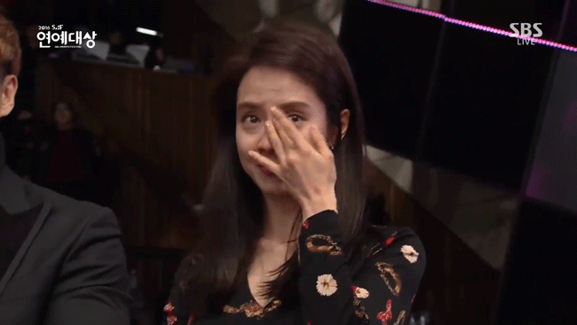 Song Ji Hyo bật khóc trước bài phát biểu cảm động của Lee Kwang Soo về Running Man - Ảnh 3.