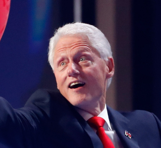 17 bức hình cựu Tổng thống Bill Clinton chơi với bóng bay sẽ khiến bạn ngạc nhiên vì tính hài hước của ông - Ảnh 7.