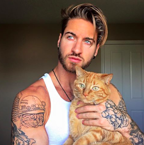 Trai đẹp này đã gây sốt Instagram vì tập thể dục cùng... mèo cưng! - Ảnh 2.