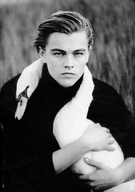 Leonardo DiCaprio lãng tử ngày nào giờ đây béo phệ và hẹn hò bạn gái đáng tuổi con - Ảnh 2.