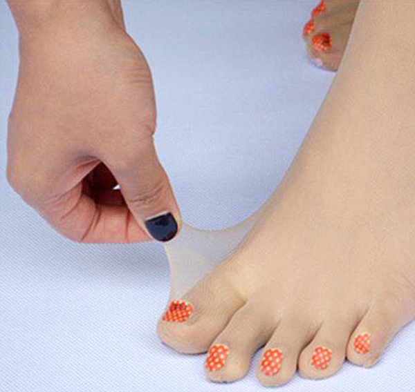 Tất giấy bàn chân giúp bạn thay đổi màu sơn móng mỗi ngày - Ảnh 2.