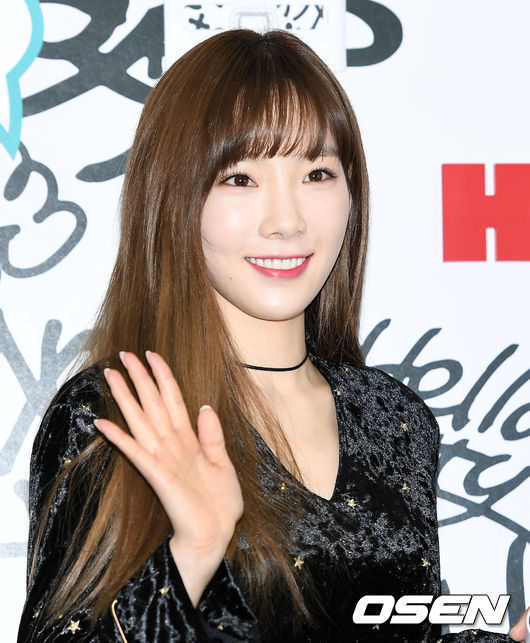 6 n&agrave;ng SNSD tranh nhau khoe ch&acirc;n nuột, Sunny mặt sưng v&ugrave; kh&aacute;c lạ - Ảnh 1.